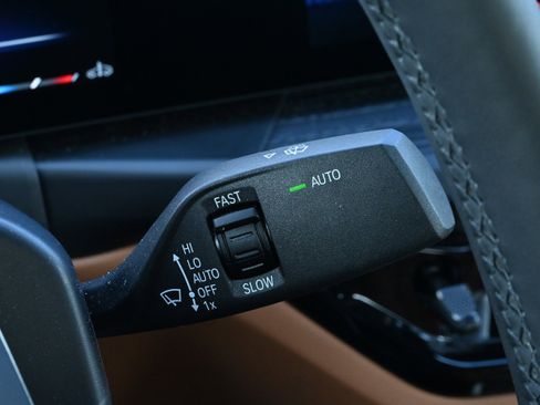 Certified 2025 BMW 330i Sedan RWD image 36