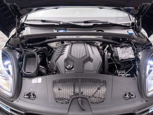 Certified 2026 Porsche Macan image 28