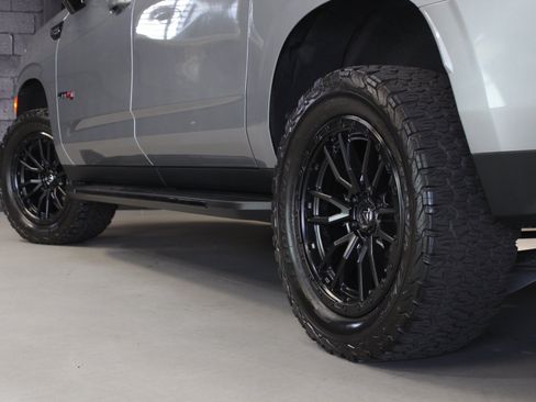 Used 2023 GMC Yukon XL AT4 w/ Technology Package AWD/4WD image 19