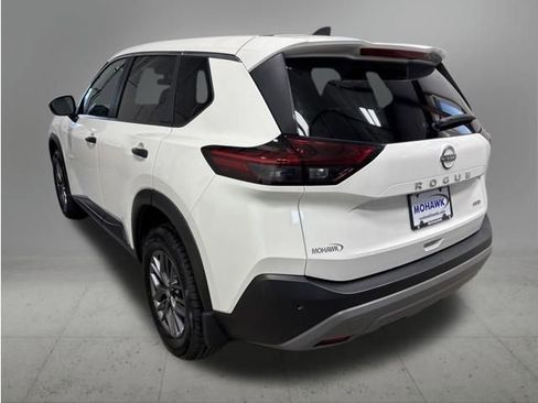 Used 2023 Nissan Rogue S AWD/4WD image 3