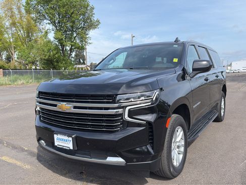 Used 2024 Chevrolet Suburban LT AWD/4WD image 4