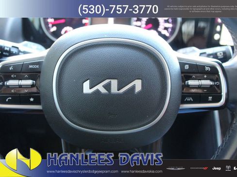Used 2022 Kia Carnival SX image 32