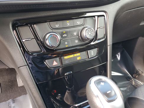 Used 2022 Buick Encore Preferred w/ Safety Package image 20