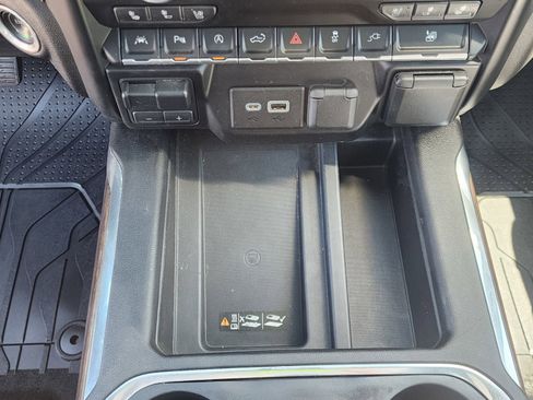 Used 2019 Chevrolet Silverado 1500 High Country image 25