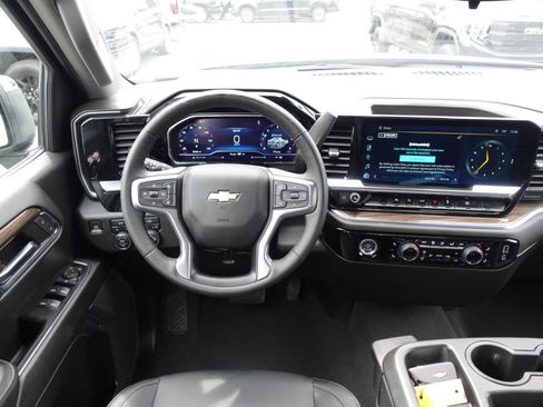 Used 2024 Chevrolet Silverado 1500 LT image 38