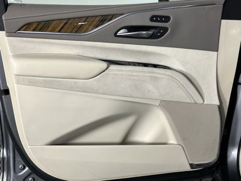 Used 2021 Cadillac Escalade ESV Premium Luxury Platinum image 18