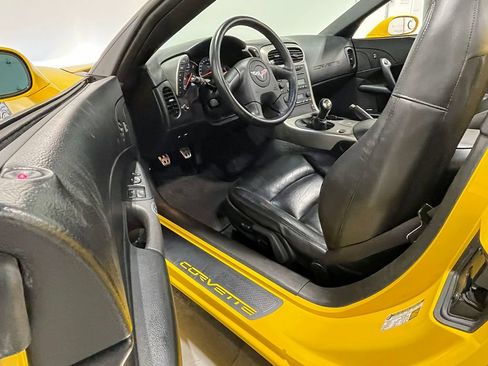 Used 2005 Chevrolet Corvette Convertible w/ Preferred Equipment Group RWD image 55