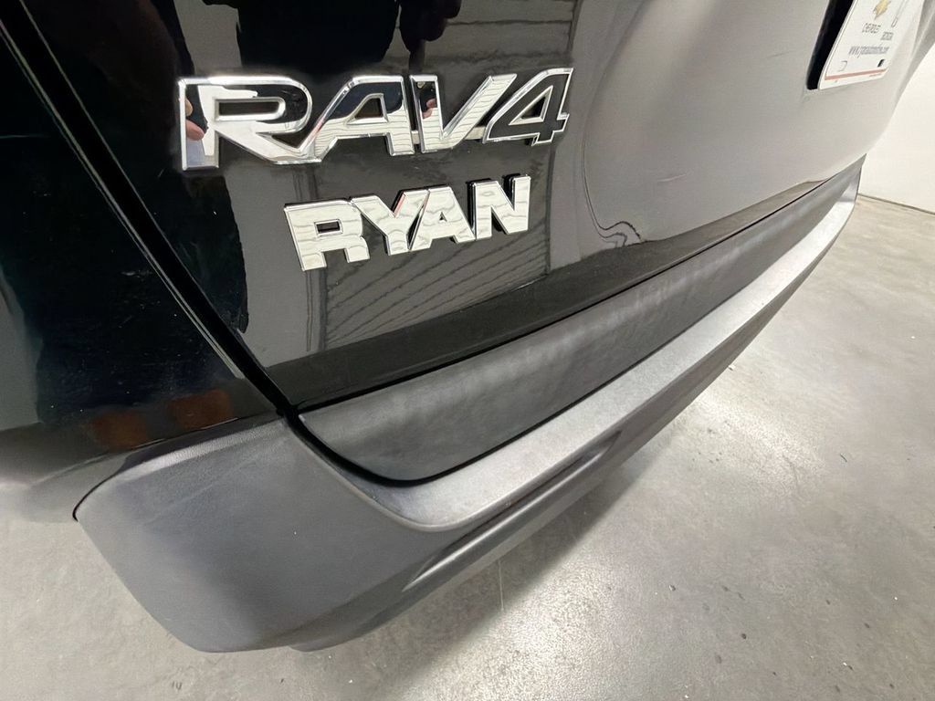 Used 2021 Toyota RAV4 LE FWD image 28