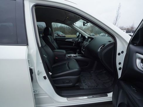 Used 2018 Nissan Pathfinder SL w/ Midnight Edition Package image 19