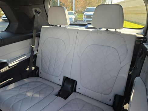 Used 2024 BMW X7 xDrive40i w/ M Sport Package image 12