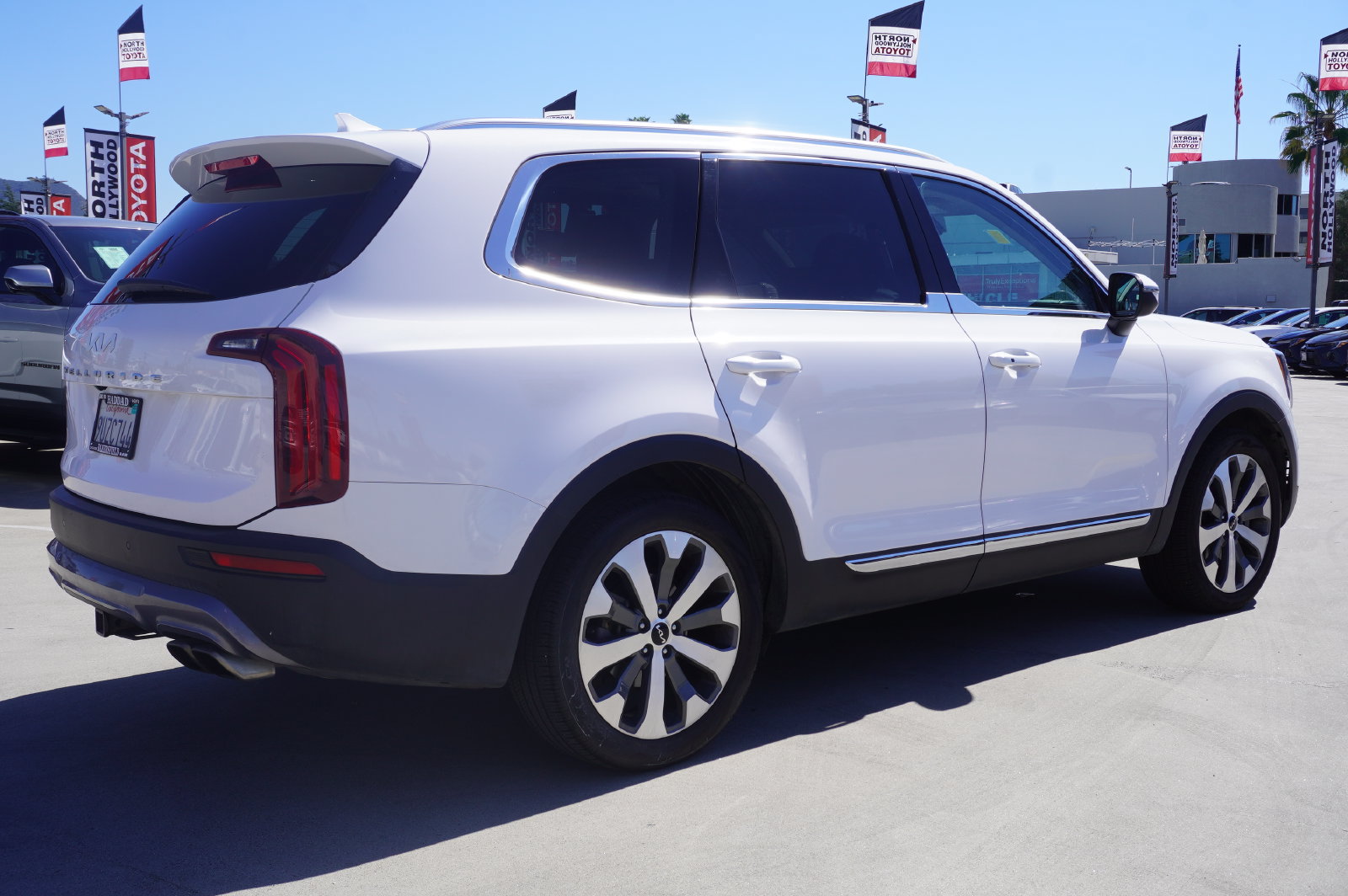 Used 2022 Kia Telluride EX w/ EX Premium Package FWD image 6