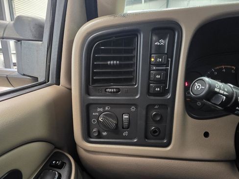 Used 2005 Chevrolet Silverado 3500 LT w/ Heavy-Duty Power Package AWD/4WD image 16