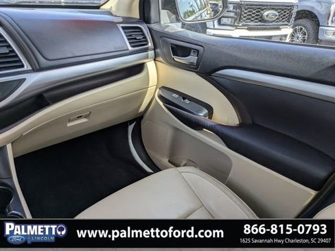 Used 2016 Toyota Highlander XLE image 17