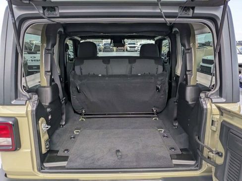 Used 2025 Jeep Wrangler Sport AWD/4WD image 12
