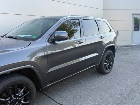 Used 2020 Jeep Grand Cherokee Altitude AWD/4WD image 3