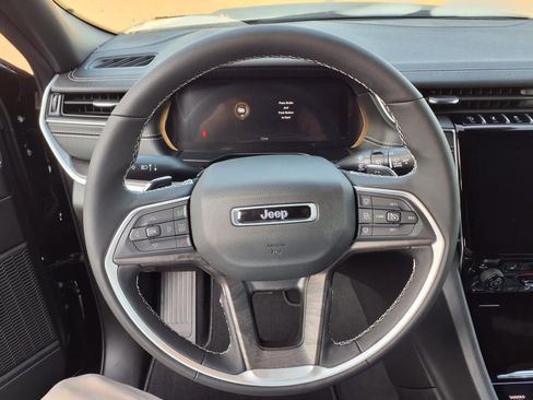 New 2025 Jeep Grand Cherokee L Limited w/ Luxury Tech Group II image 9