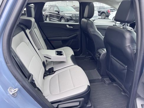 Used 2024 Ford Escape SE image 32