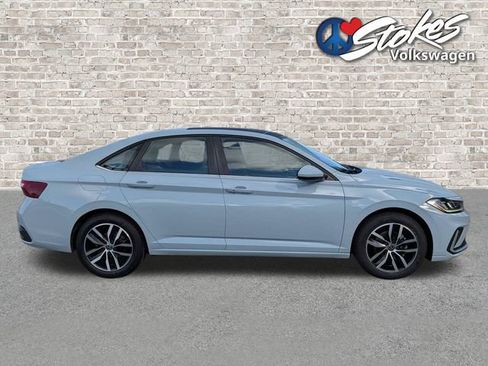 Certified 2026 Volkswagen Jetta SE FWD image 3