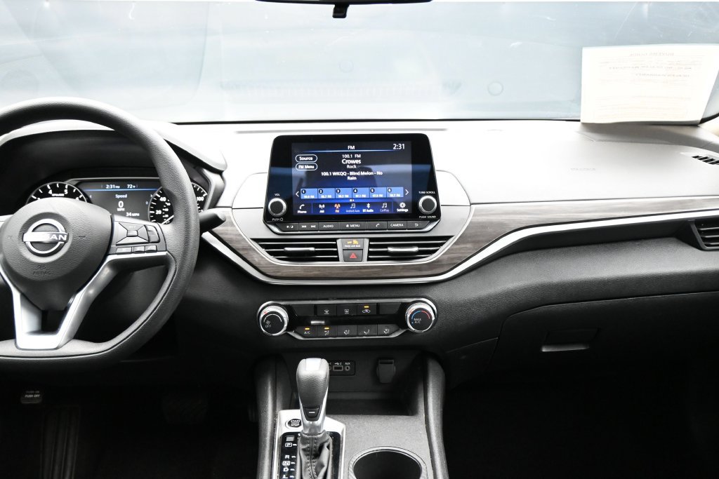 Used 2025 Nissan Altima 2.5 SV FWD image 18