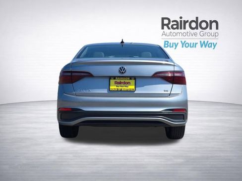Used 2024 Volkswagen Jetta SE FWD image 6