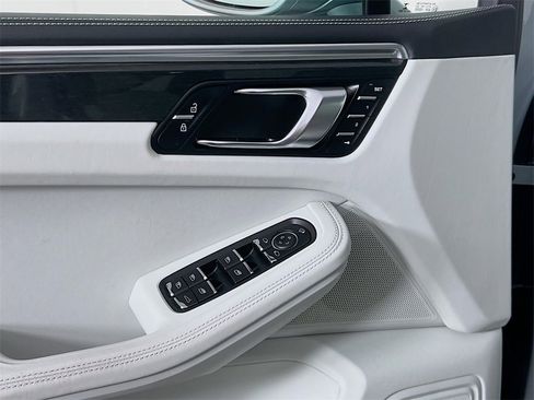 Used 2022 Porsche Macan GTS image 20