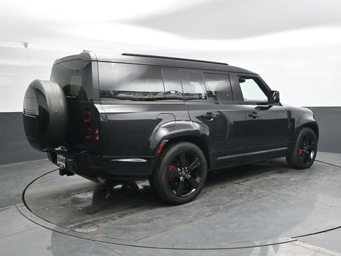 Used 2024 Land Rover Defender 130 X-Dynamic SE AWD/4WD image 4