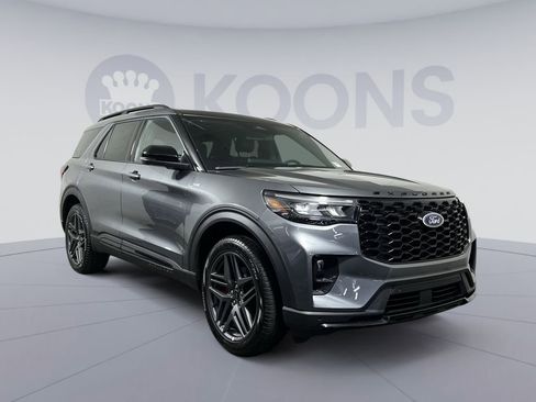 Used 2025 Ford Explorer ST-Line w/ Premium Package image 10