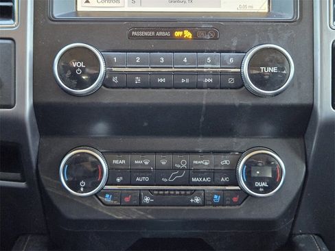 Used 2019 Ford Expedition Max Platinum image 18