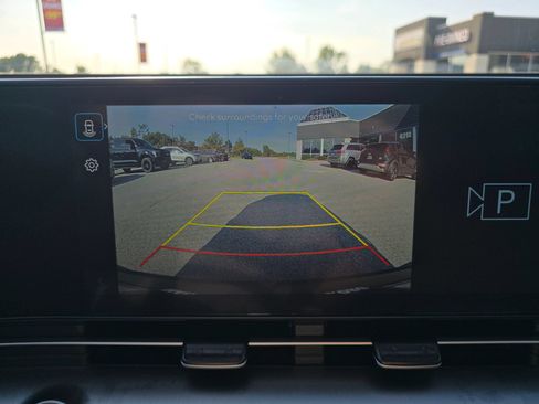Used 2025 Hyundai Kona SE FWD image 24