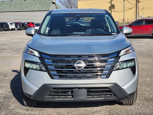 Used 2024 Nissan Rogue SV image 2