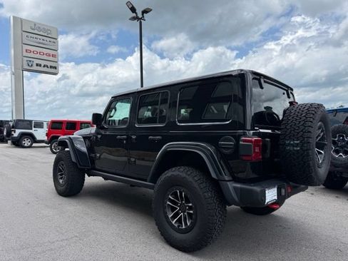 Used 2024 Jeep Wrangler Unlimited Rubicon AWD/4WD image 5