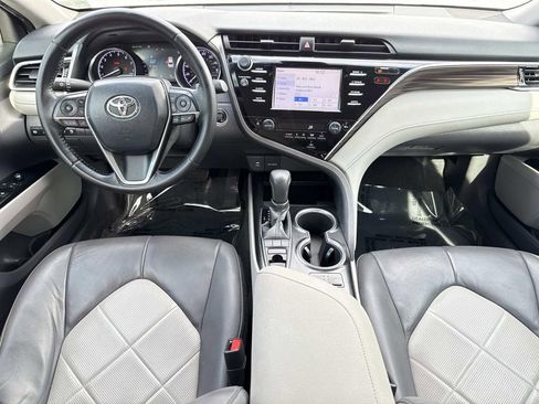 Used 2018 Toyota Camry image 19