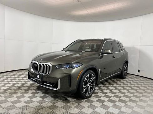 Used 2024 BMW X5 xDrive40i w/ Premium Package image 3