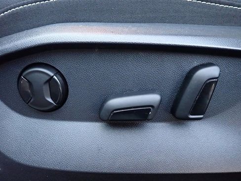 Used 2022 Volkswagen Taos SE image 22