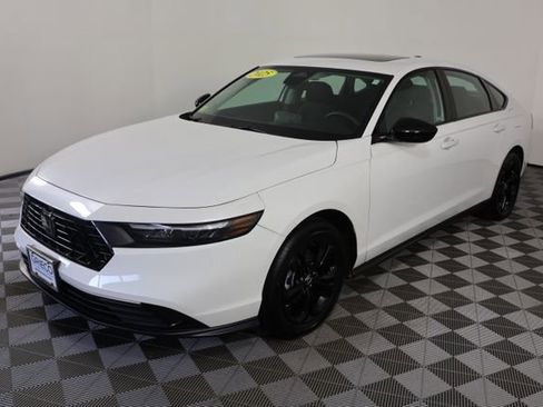 Certified 2025 Honda Accord SE image 4