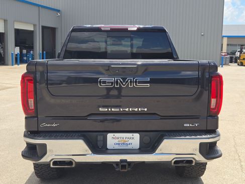 Used 2022 GMC Sierra 1500 SLT AWD/4WD image 4