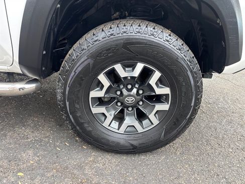 Used 2017 Toyota Tacoma TRD Off-Road image 25