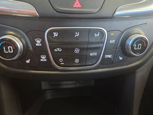 Used 2020 Chevrolet Equinox LT w/ Driver Convenience Package FWD image 42