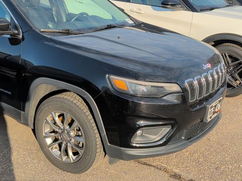 Used 2019 Jeep Cherokee Latitude Plus w/ Cold Weather Group image 6