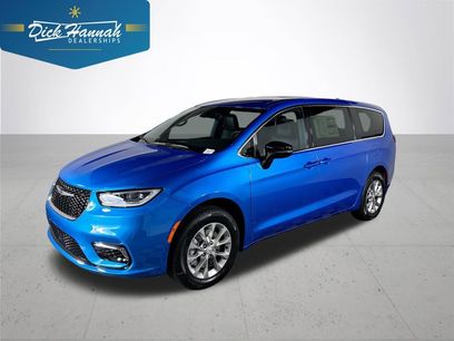New 2026 Chrysler Pacifica Select
