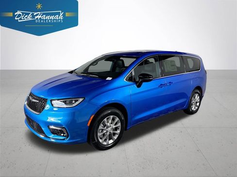 New 2026 Chrysler Pacifica Select AWD/4WD image 1