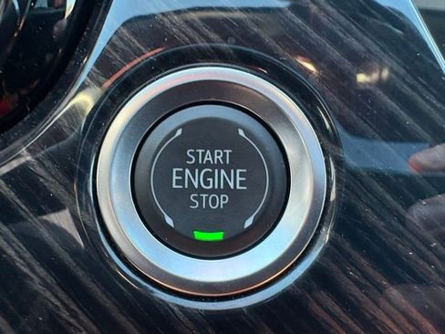 Used 2025 Cadillac XT6 Premium Luxury image 22