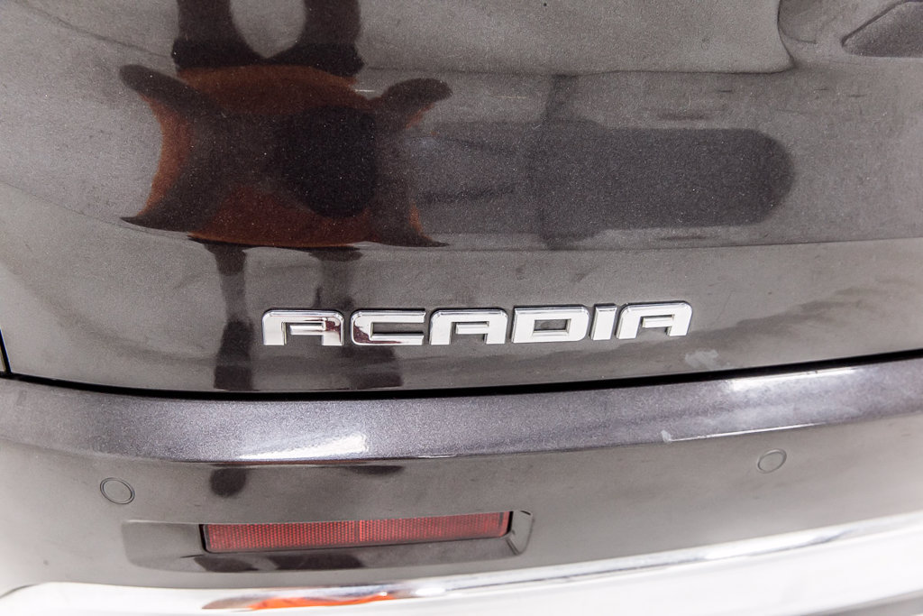 Used 2019 GMC Acadia Denali w/ Technology Package FWD image 5