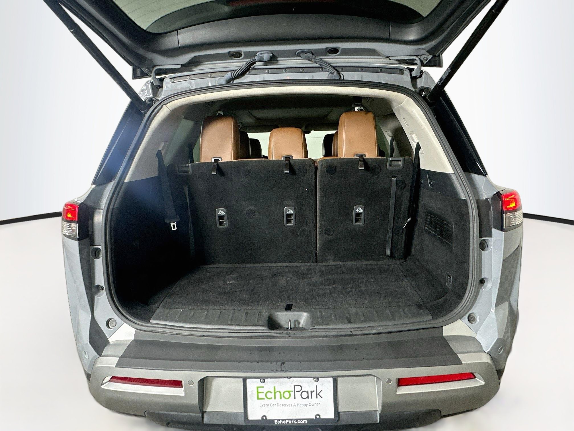 Used 2023 Nissan Pathfinder Platinum w/ Cargo Package FWD image 32