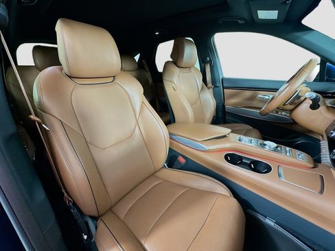 Used 2022 Genesis GV70 2.5T w/ Advanced Package image 31