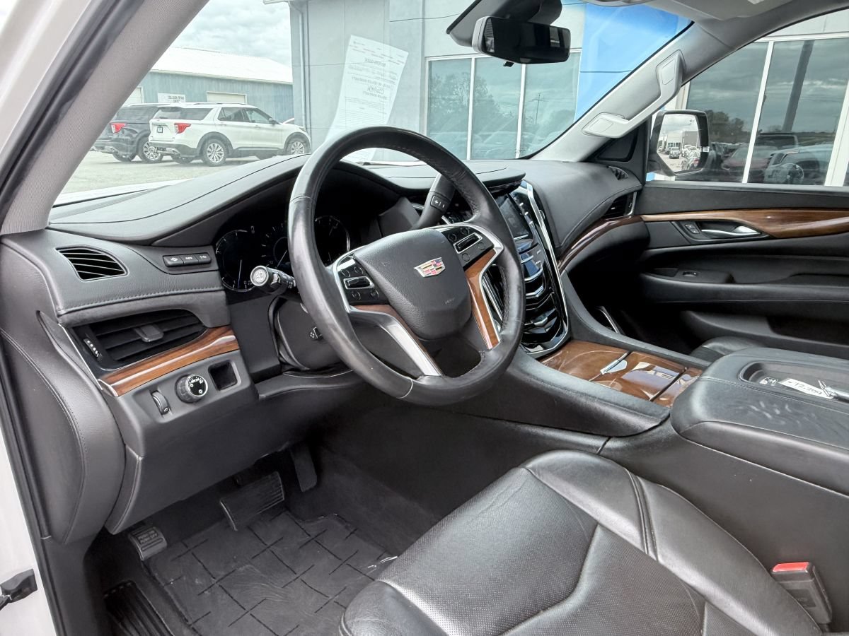 Used 2017 Cadillac Escalade Luxury RWD image 9