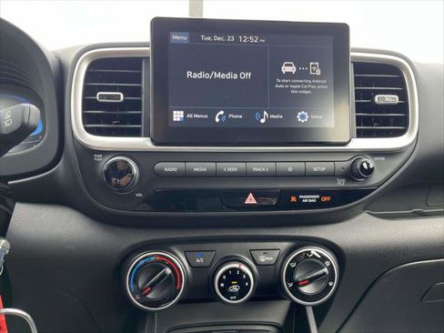 New 2025 Hyundai Venue SE image 8