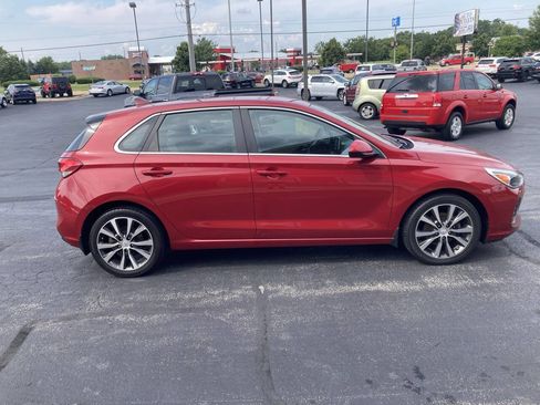 Used 2020 Hyundai Elantra GT image 2