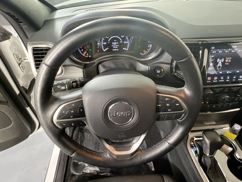 Used 2022 Jeep Grand Cherokee Laredo E w/ Security & Convenience Group image 10