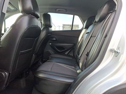 Used 2020 Chevrolet Trax LT w/ LT Convenience Package AWD/4WD image 13